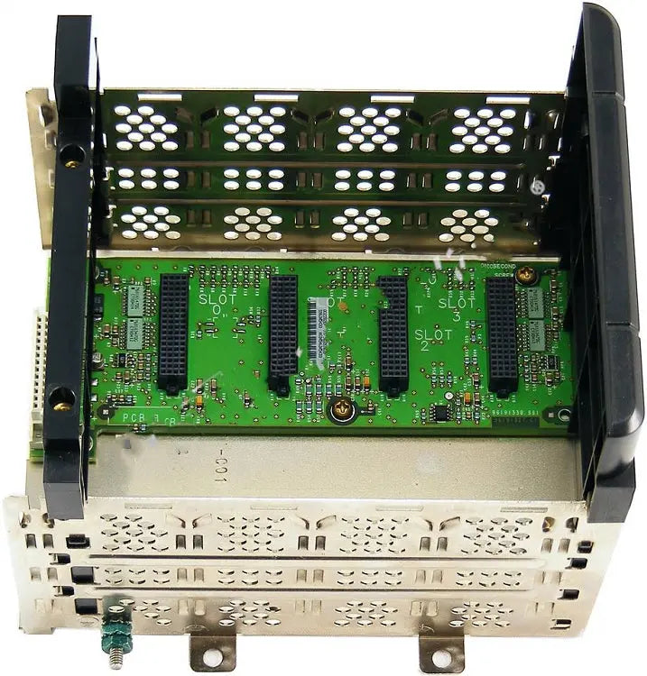 Chassi 1756-A4 Allen Bradley, flexível e escalável para módulos I/O em automação industrial compacta.