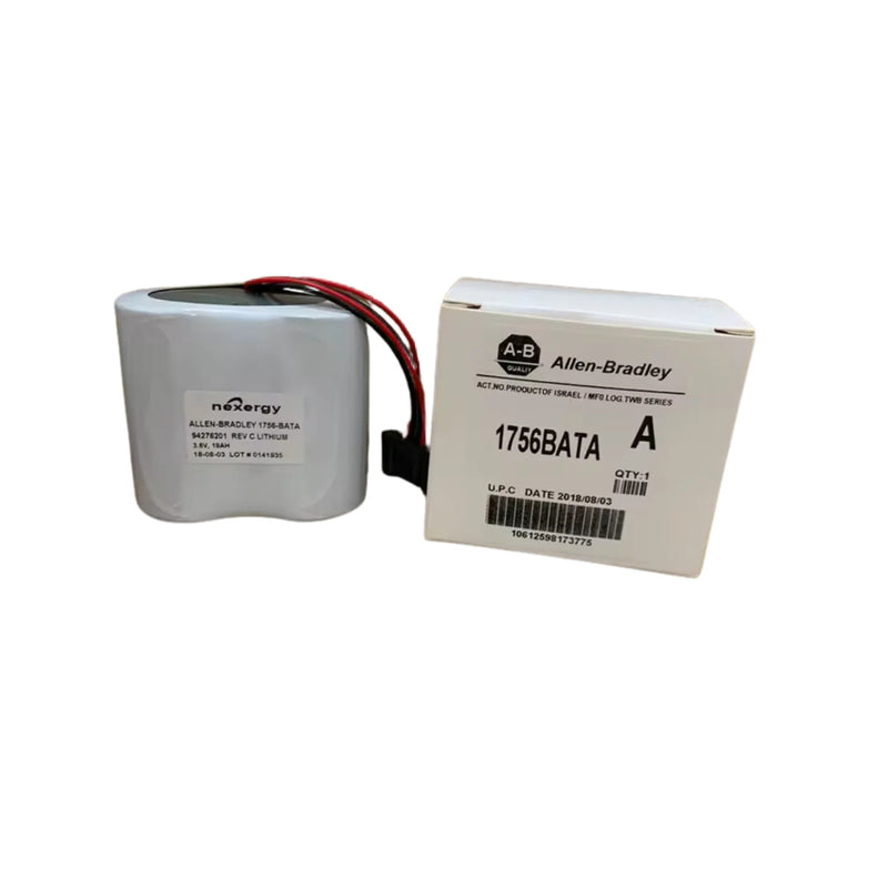 Bateria 1756-BATA sendo substituída em módulo ControlLogix 1756-BATM, preservando dados do sistema industrial.