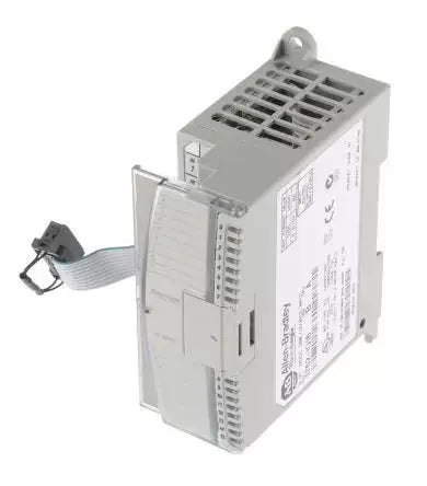 Módulo compacto Allen-Bradley 1762-OF4 para MicroLogix com quatro canais para ajuste de tensão ou corrente.
