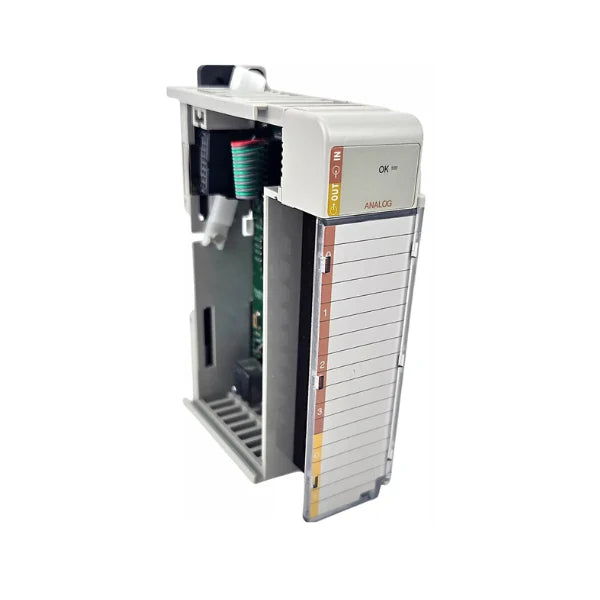 Módulo combinado analógico Allen-Bradley 1769-IF4XOF2 com 4 entradas e 2 saídas. Suporta sinais de tensão e corrente.