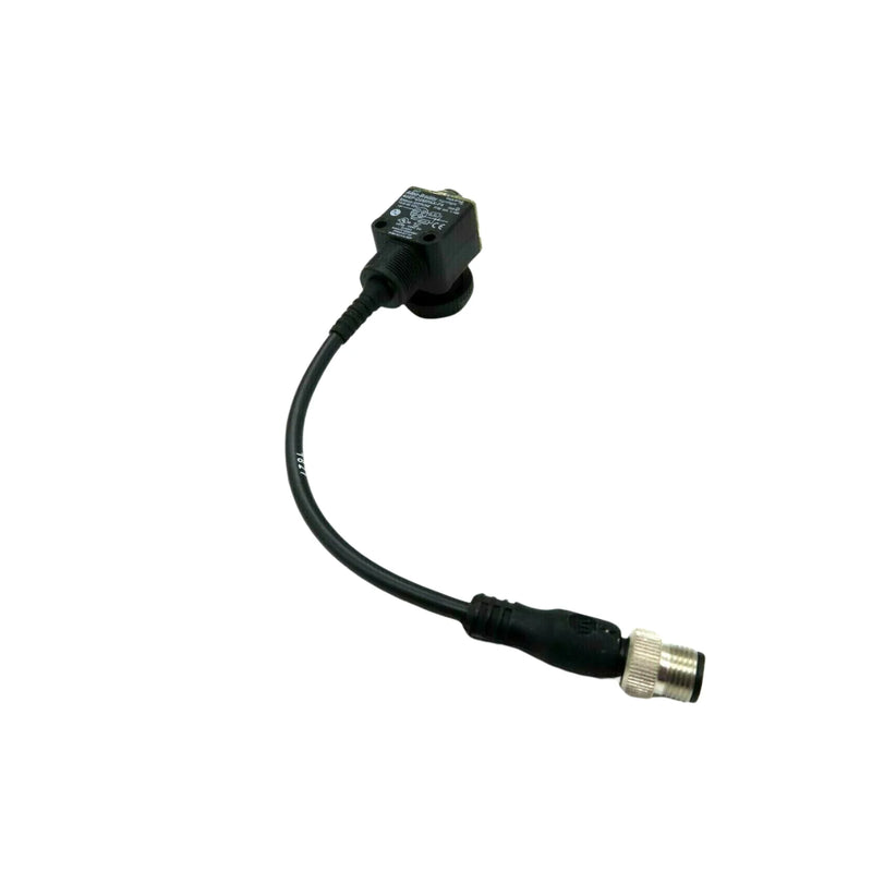 Sensor Allen Bradley 42EF-D2MPAK-F4 com LED vermelho visível, alcance 500mm e sensibilidade ajustável.