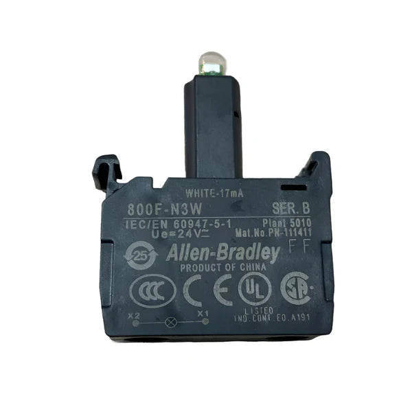 Módulo LED Allen-Bradley 800F-N3W com suporte de travamento, LED branco e voltagem 24V AC/DC para sinalização industrial.