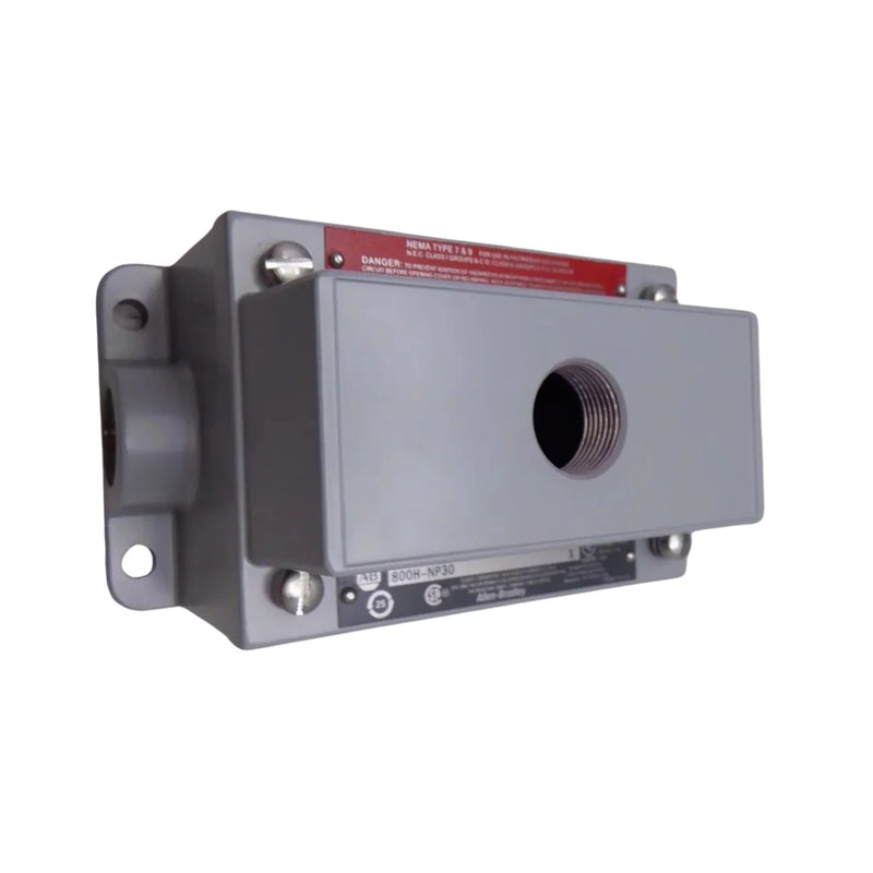 Capa de encaixe Allen-Bradley 800H-NP30 em alumínio com furo para botão. Use em ambientes industriais exigentes.