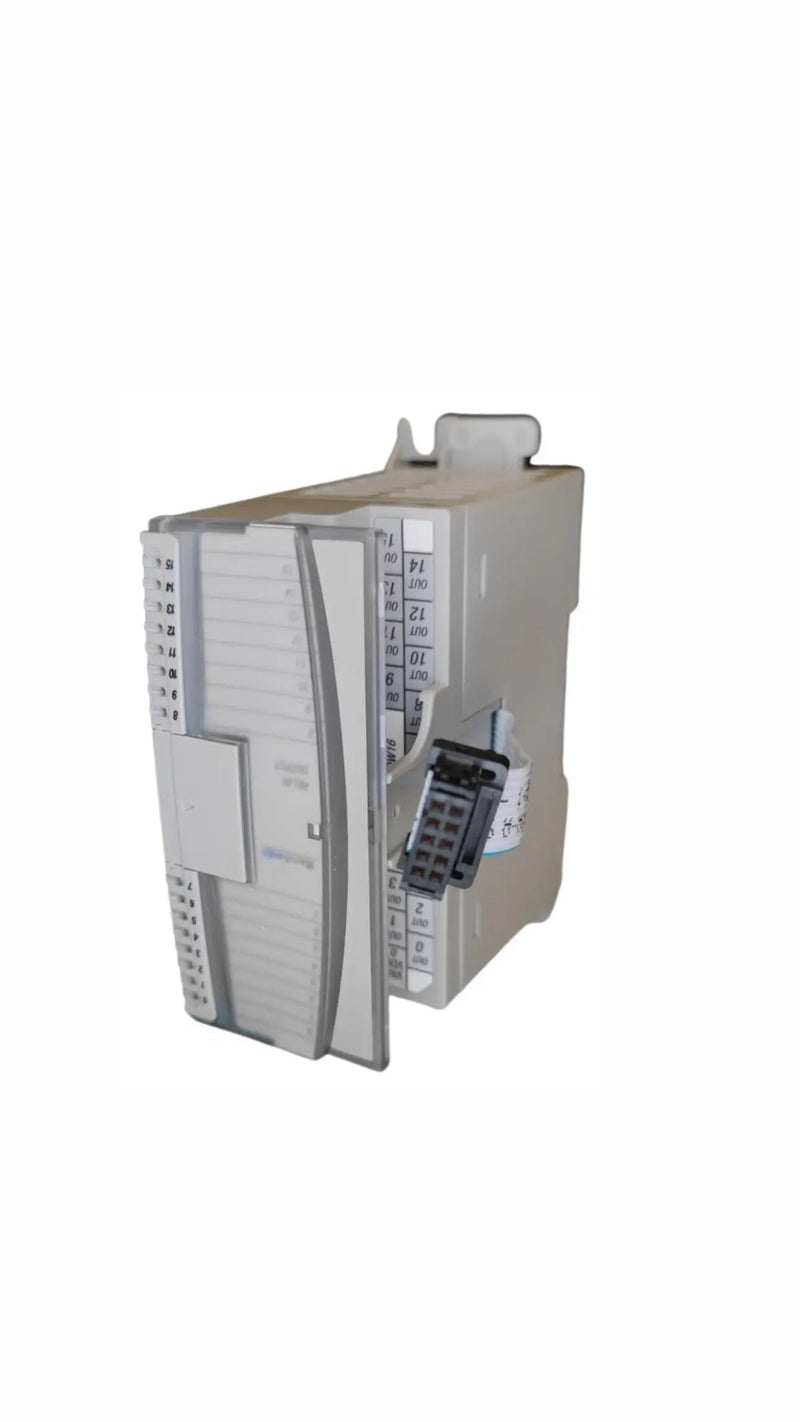 Módulo Allen-Bradley 1762-OW16 com 16 saídas de relé para sistema PLC MicroLogix 1200.